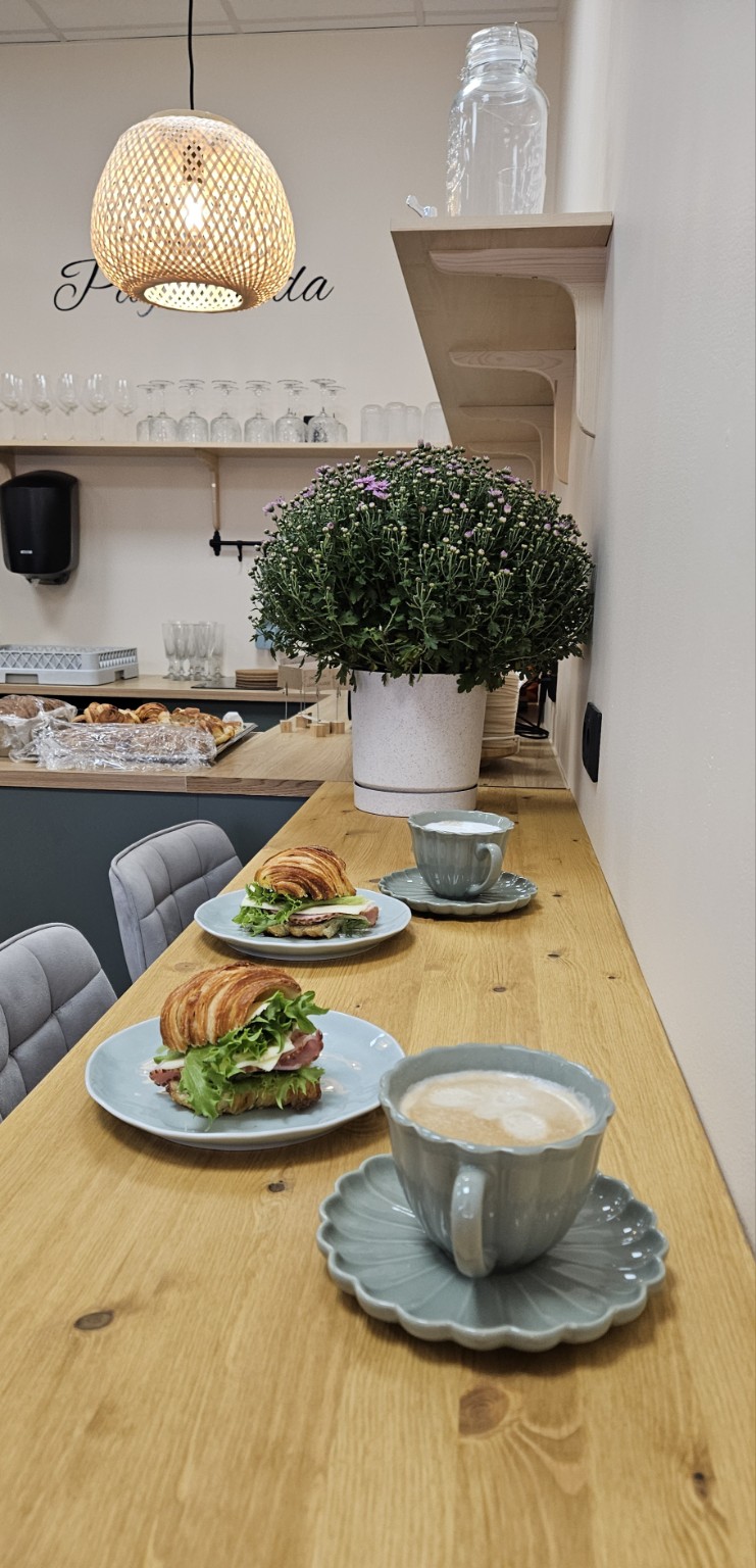 Latte and croissants at SU:SI bakery